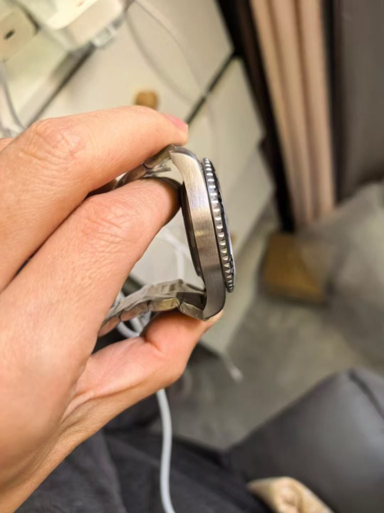 Rolex-YachtMaster-226627-Case-2-768x1024-1