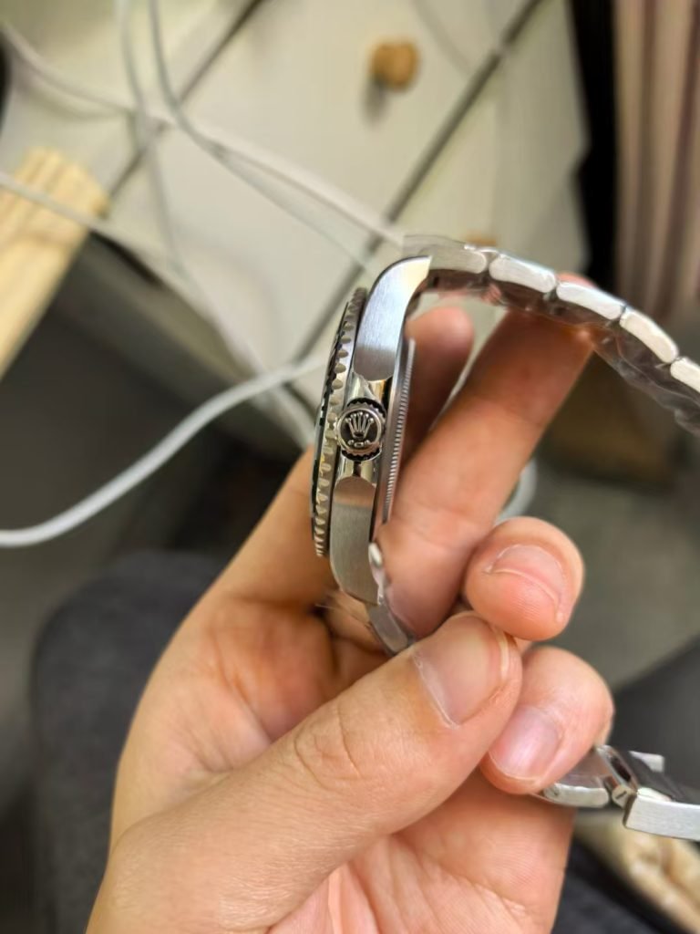 Rolex-YachtMaster-226627-Crown-768x1024-1