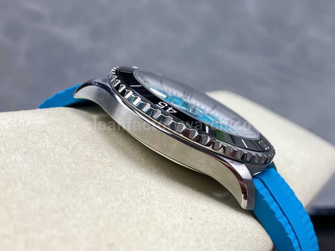 BLS Factory Breitling Superocean A17376211L2S1 44mm Steel Blue Rubber Strap Blue Dial (5)