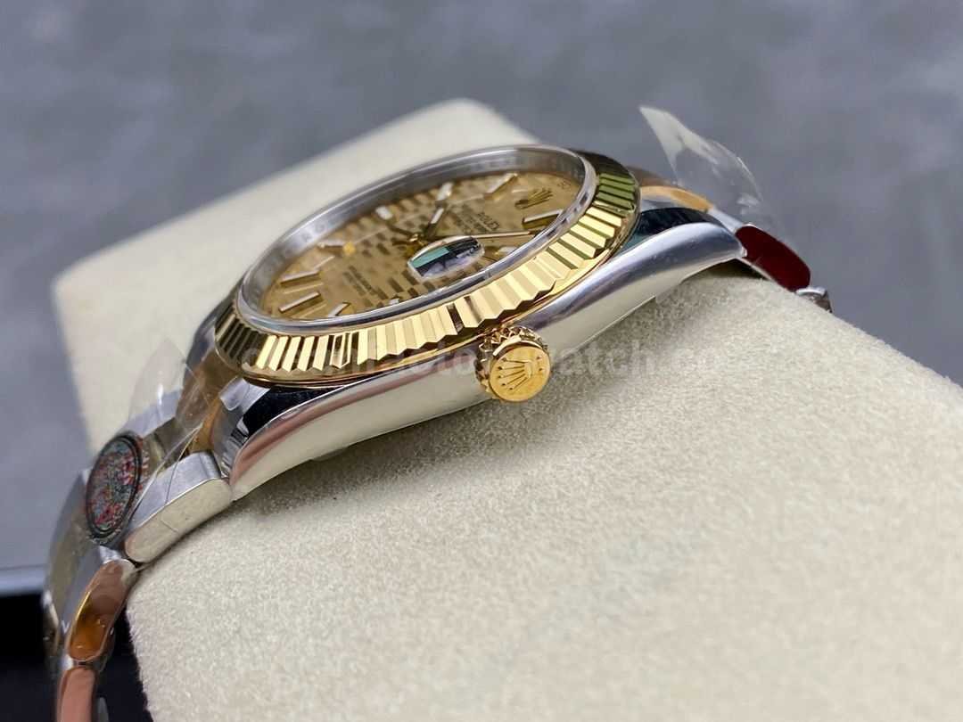 Clean Factory Rolex Datejust 126233 0040 (9)