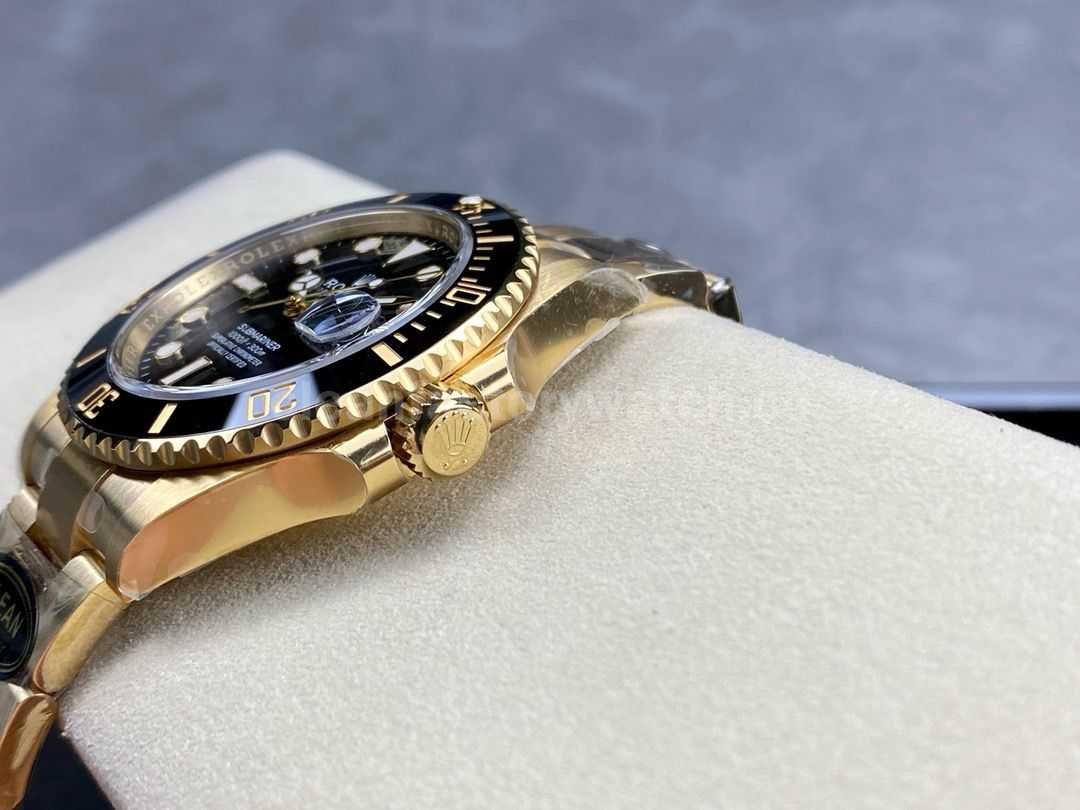 Clean Factory Rolex Submariner Date 126618LN (1)