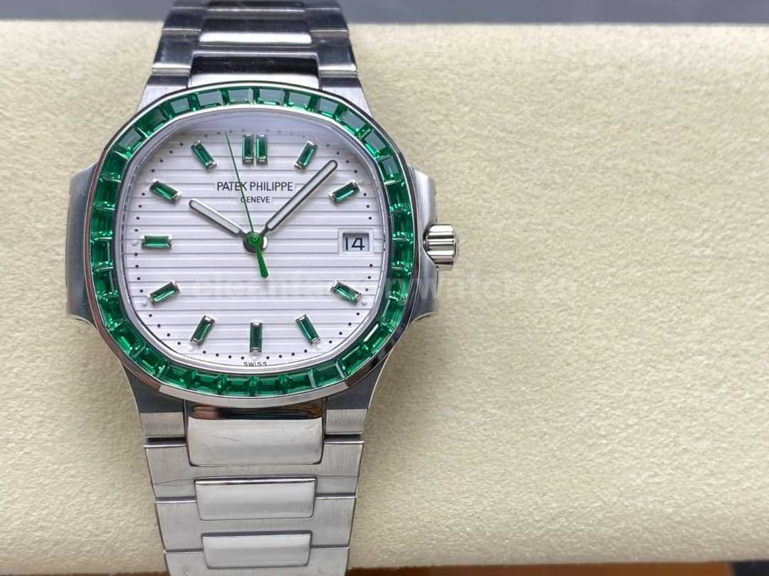 GR Factory Patek Philippe Emerald Nautilus 5711 113P 010 40.5mm Full Platinum White Dial (3)