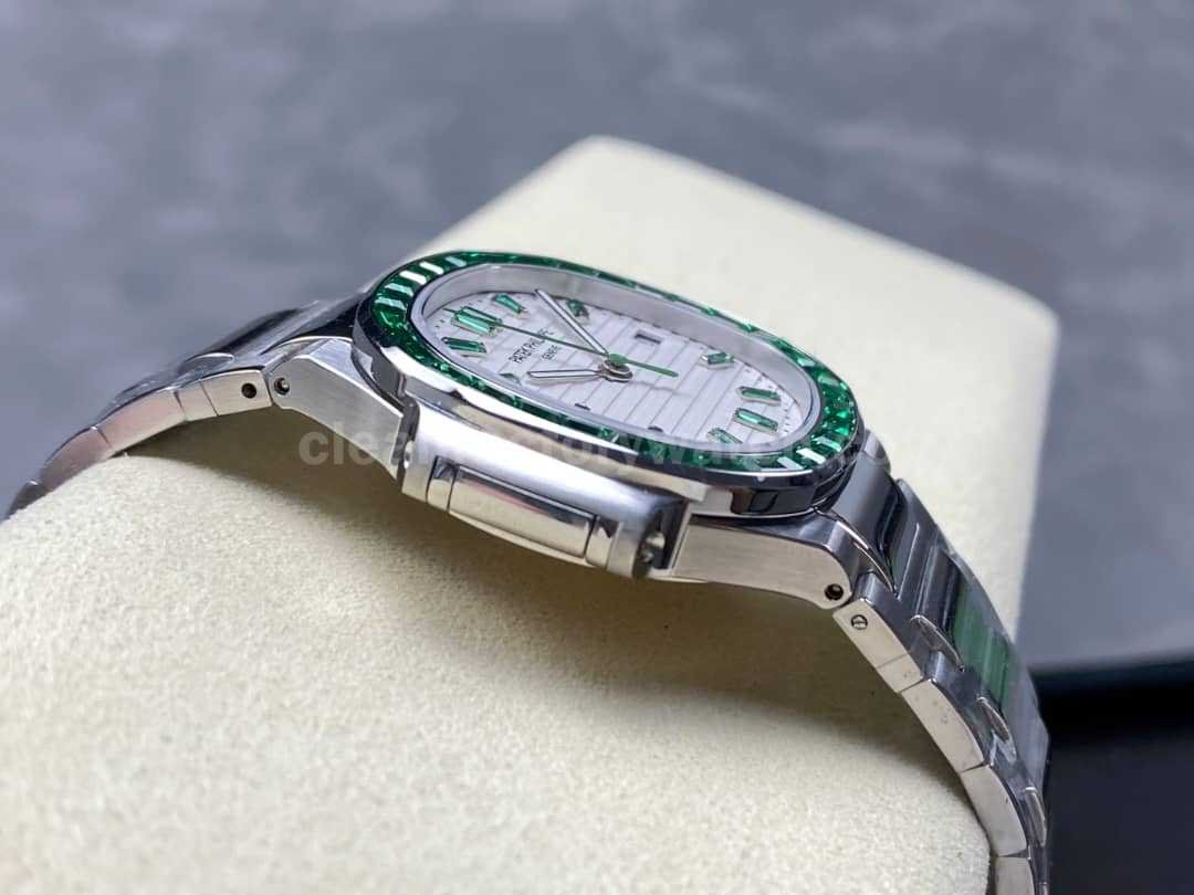 GR Factory Patek Philippe Emerald Nautilus 5711 113P 010 40.5mm Full Platinum White Dial (6)