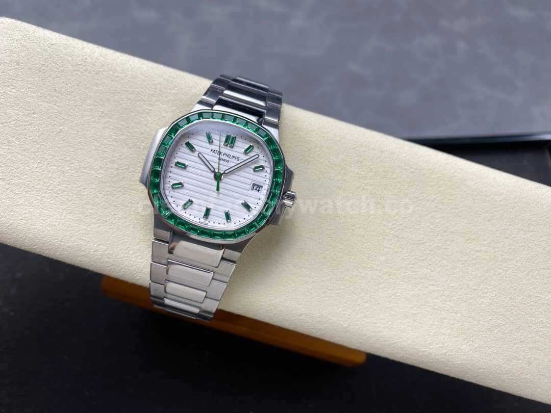GR Factory Patek Philippe Emerald Nautilus 5711 113P 010 40.5mm Full Platinum White Dial (8)