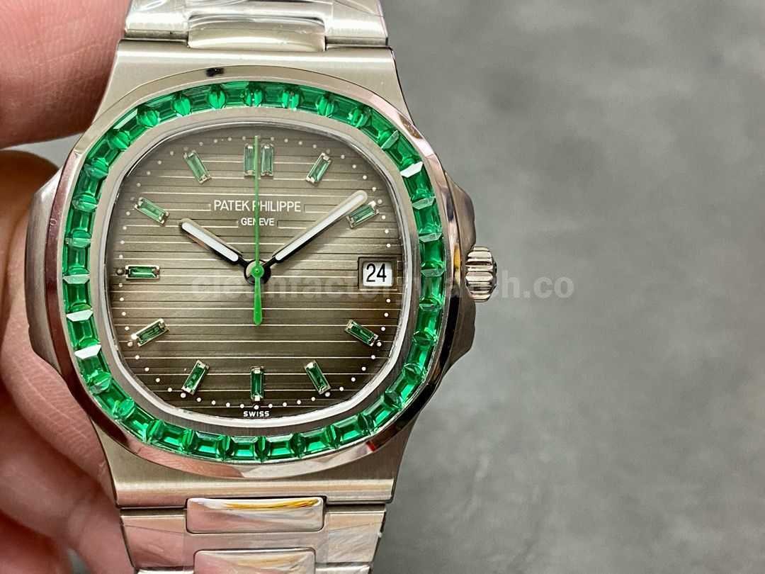 GR Factory Patek Philippe Emerald Nautilus 5711113P 001 40.5mm Full Platinum Black Dial (1)