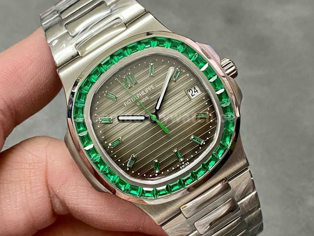 GR Factory Patek Philippe Emerald Nautilus 5711113P 001 40.5mm Full Platinum Black Dial (7)