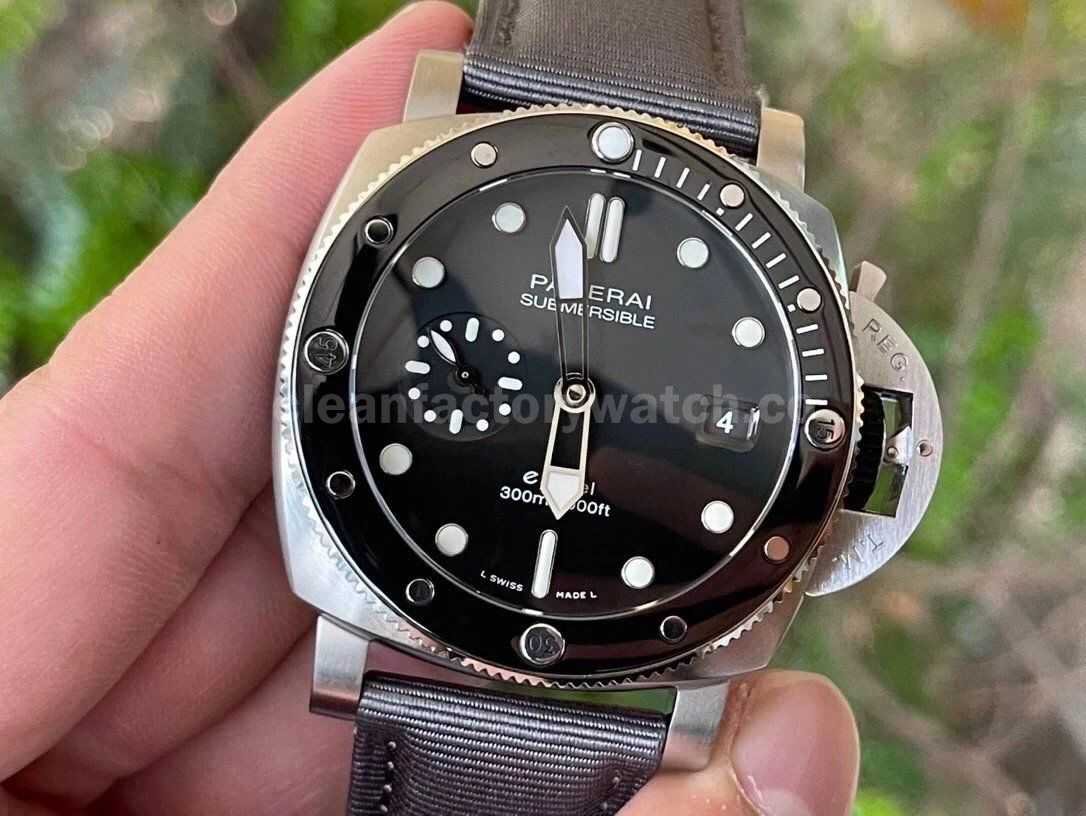 VS Factory Panerai Submersible Quarantaquattro PAM 01288 44mm Steel Canvas Strap Grey Dial (1)