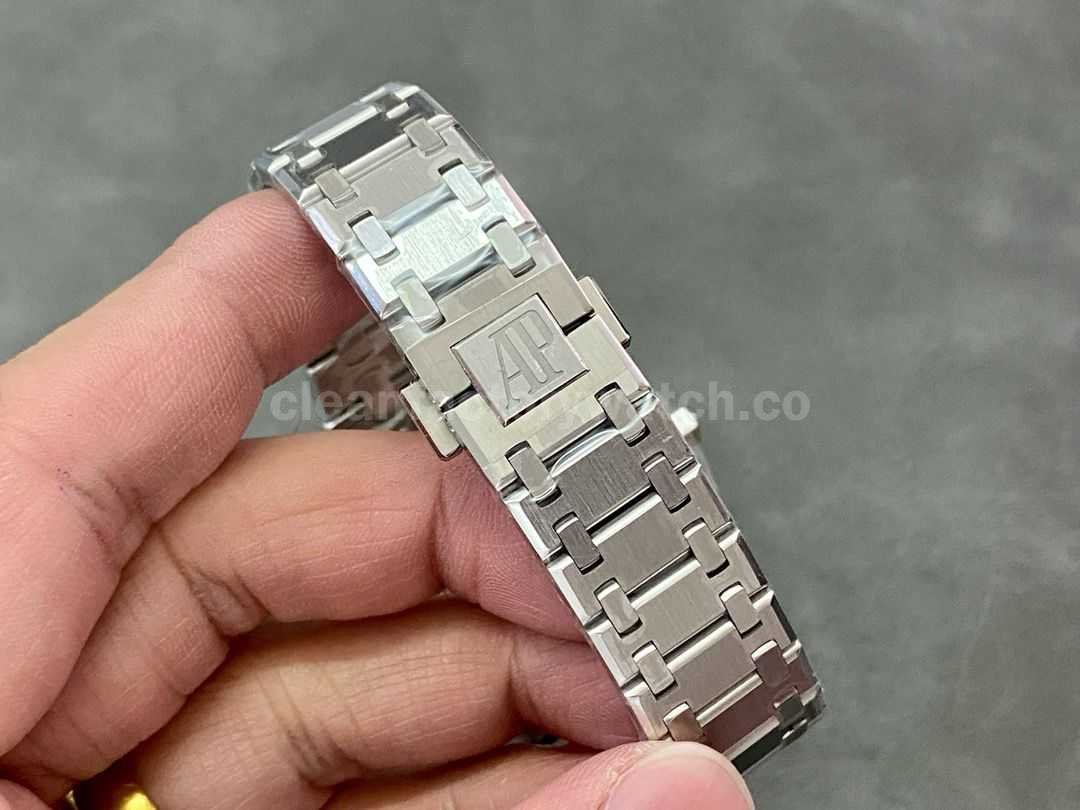 ZF Factory Audemars Piguet Royal Oak Jumbo 16202ST.OO.1240ST (1)