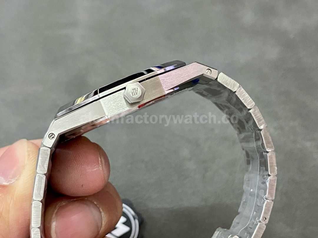 ZF Factory Audemars Piguet Royal Oak Jumbo 16202ST.OO.1240ST (3)