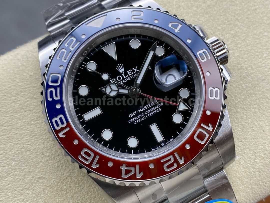 gmt bezel color transition detail close up