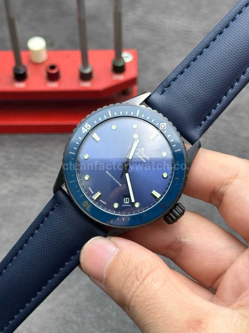 Replica watch dial case movement and bracelet QC check