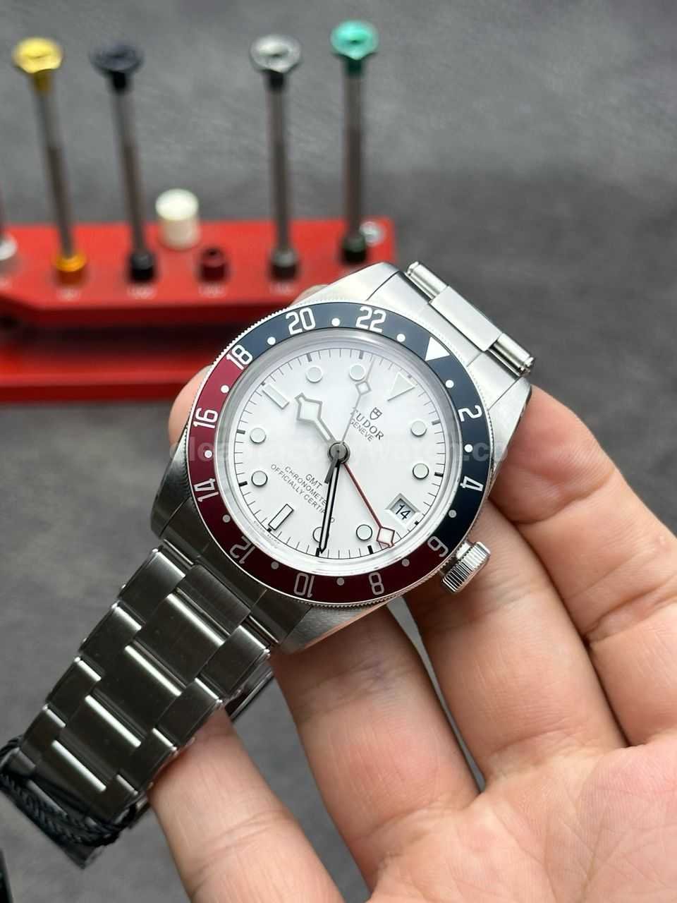 Safe replica watch buying guide with QC and factory advice