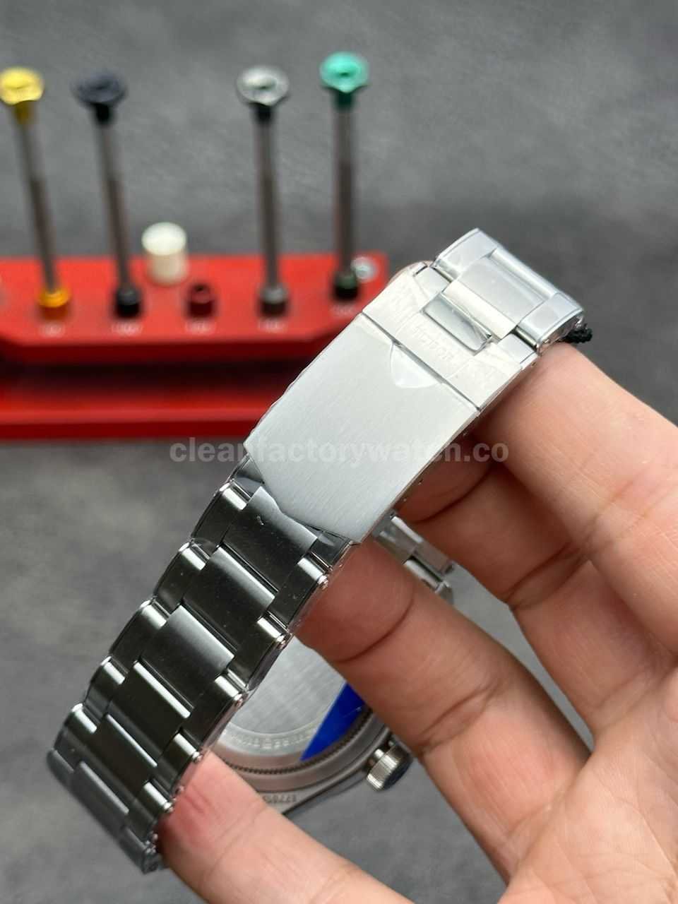 High quality replica watch buyer safety and shipping guide