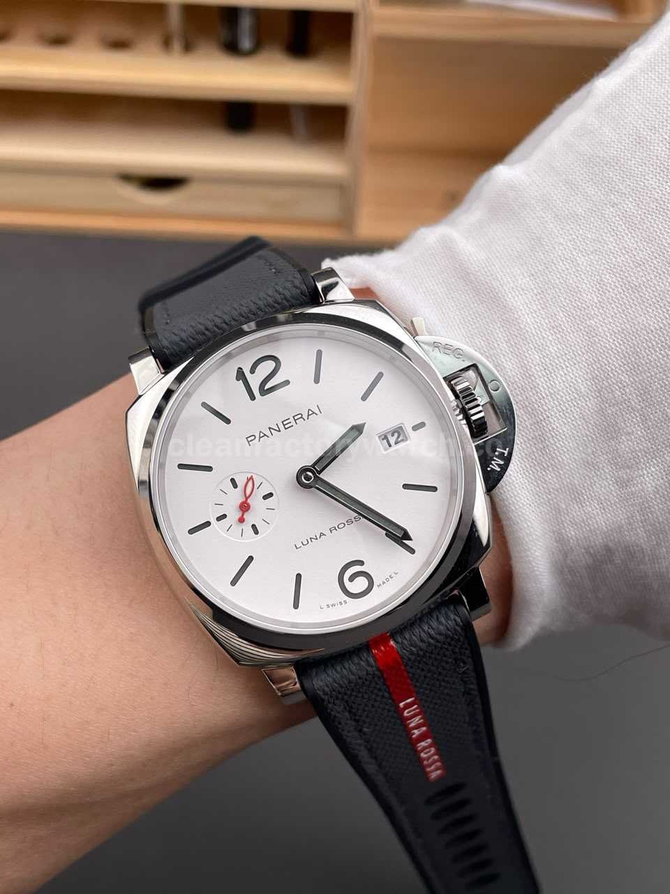 Panerai Luminor Due replica slim case crown guard QC guide