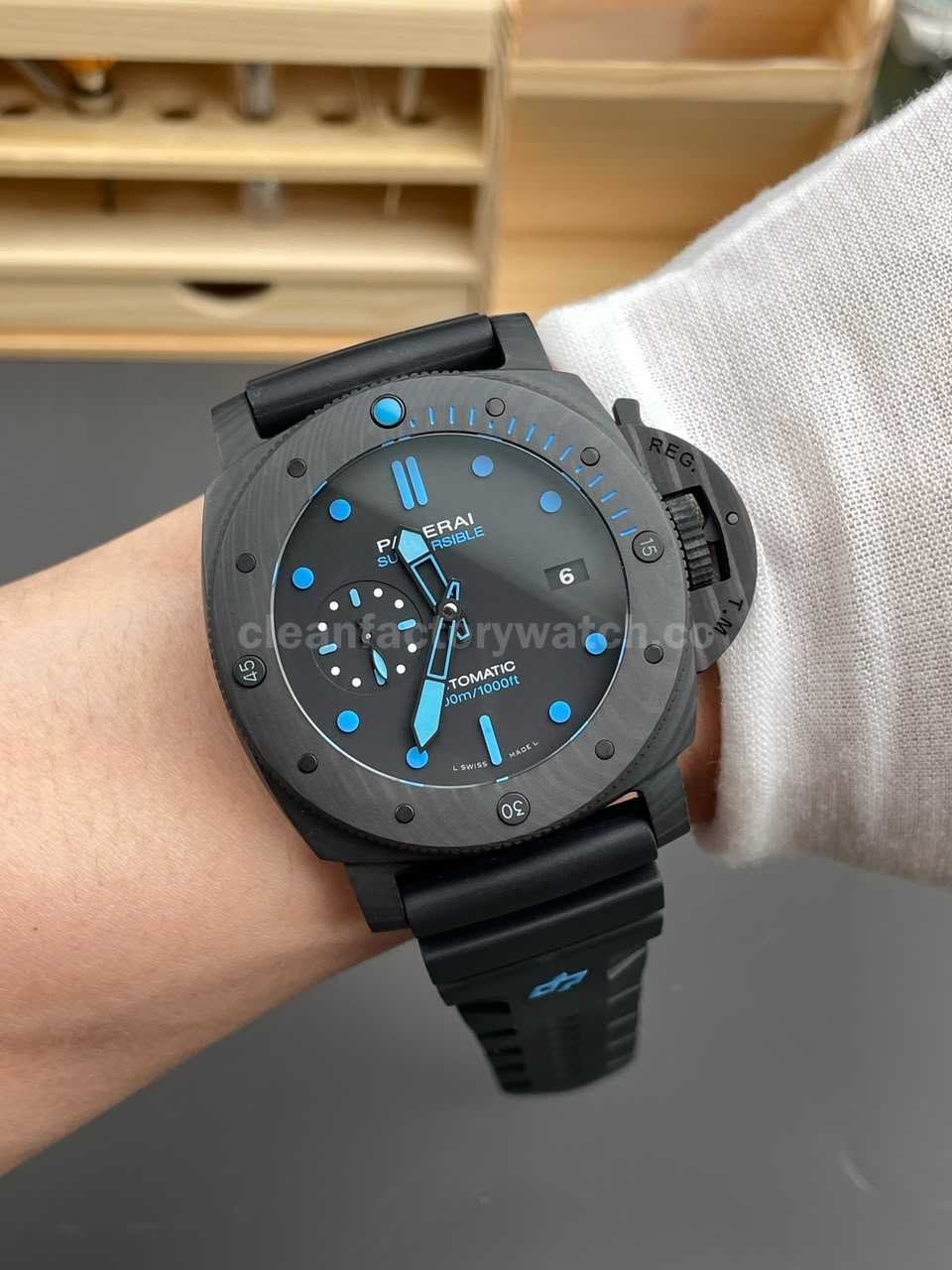 Panerai Luminor Submersible Radiomir replica comparison
