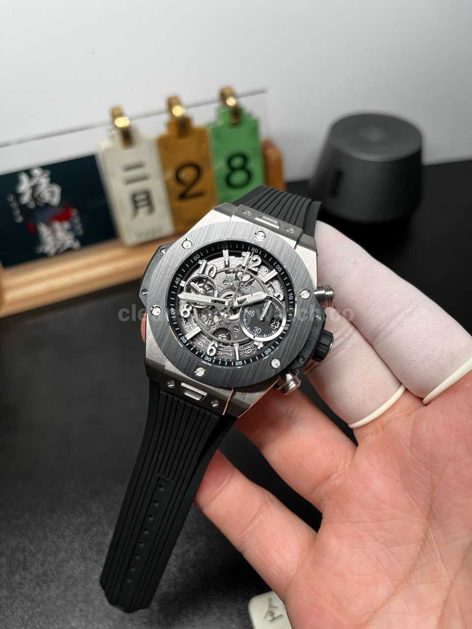 Hublot Big Bang replica case thickness rubber strap comparison